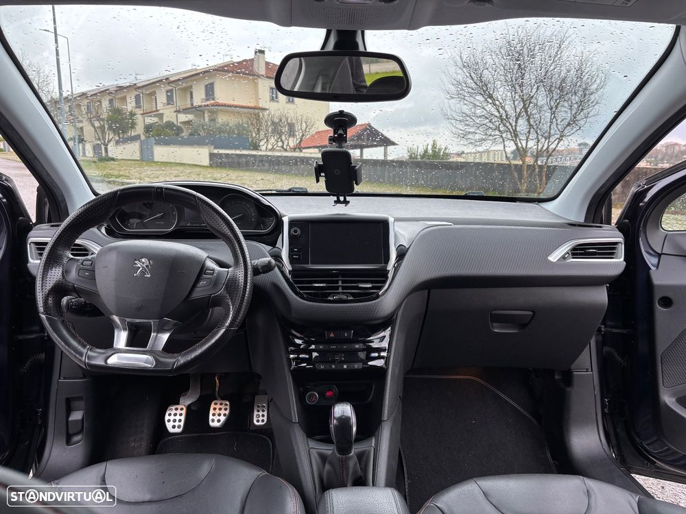 Peugeot 208 1.2 PureTech GT Line - 6