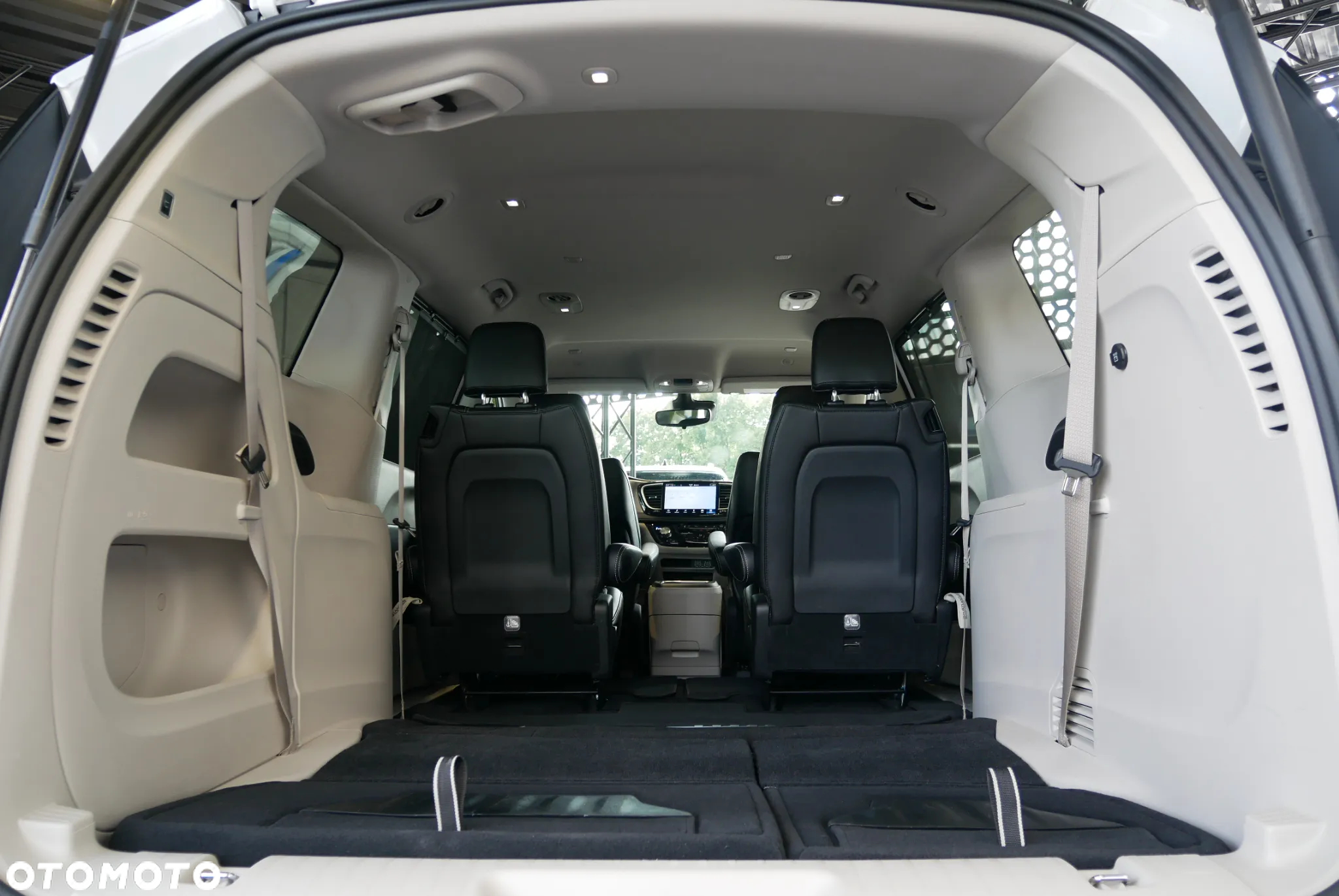 Chrysler Pacifica - 29