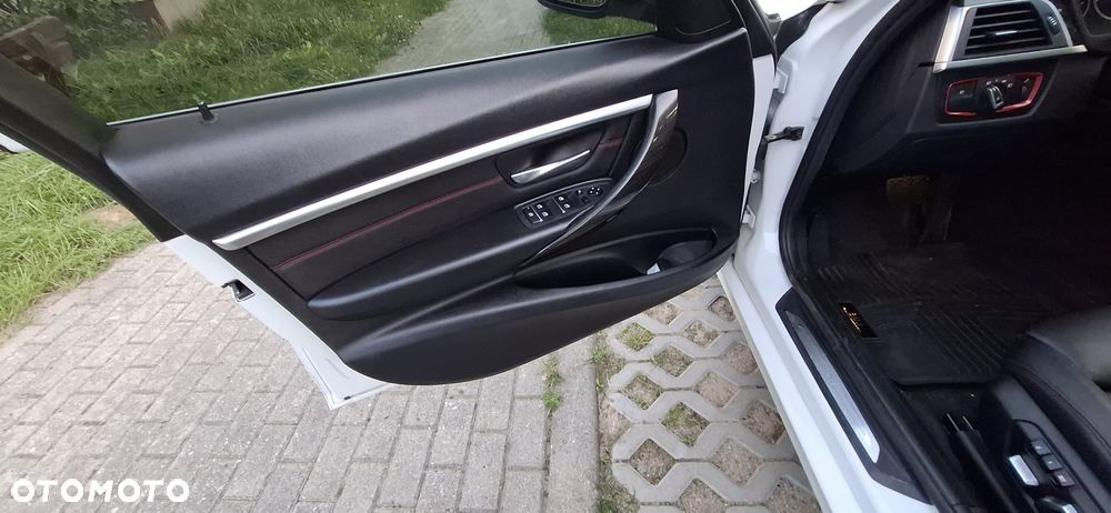 BMW Seria 3 330i Sport Line - 10