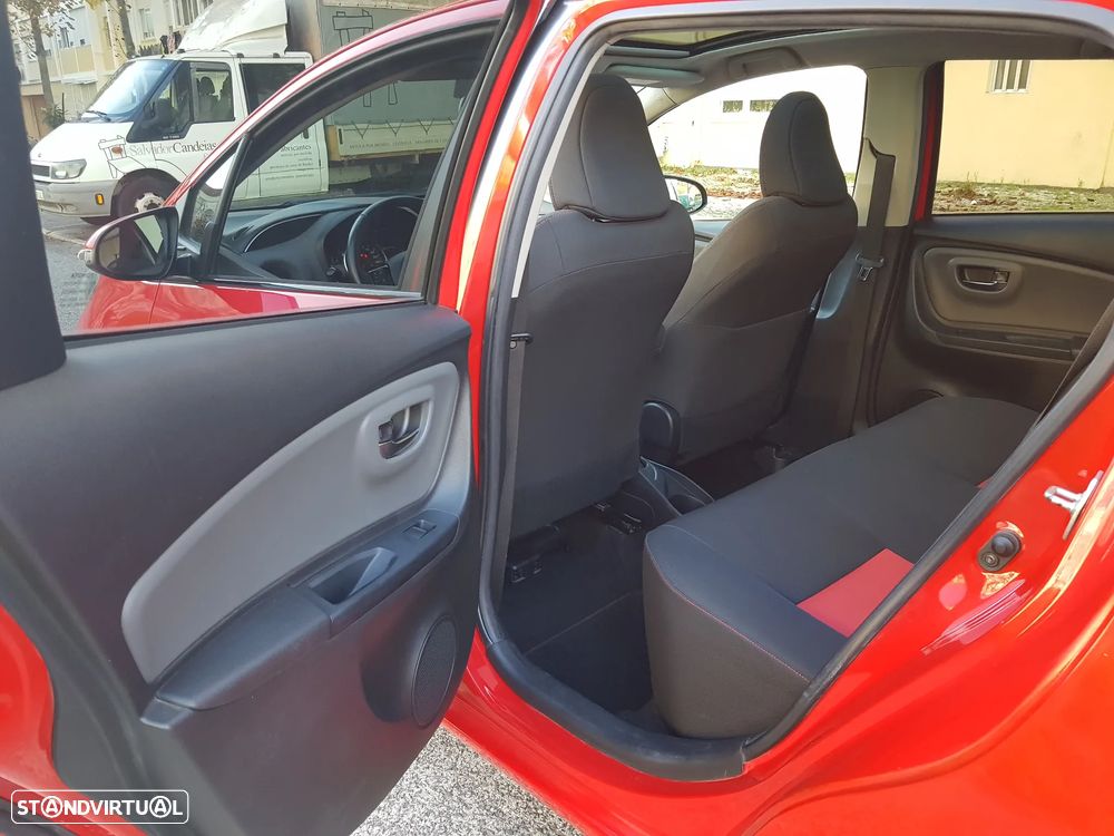 Toyota Yaris 1.4 D-4D Sport+P.Techno +T.Panoramico - 32