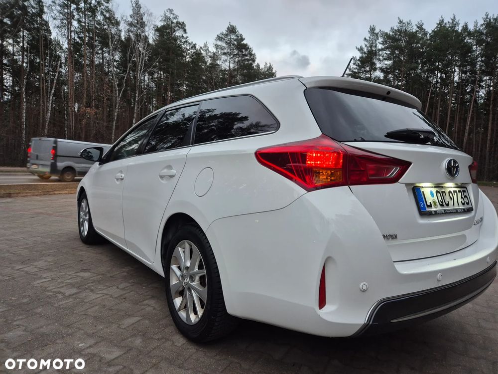Toyota Auris 1.8 HSD Luna - 8