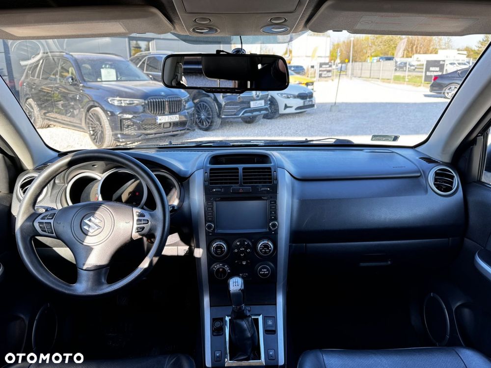 Suzuki Grand Vitara 2.0 Comfort + - 11