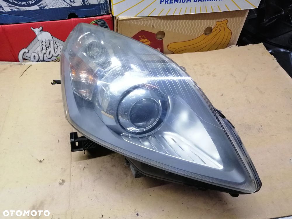 Opel Zafira B komplet lamp przednich Xenon 13252471RH 13252470LH EU - 14