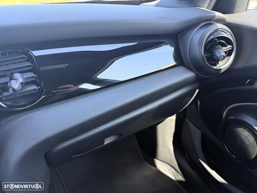 MINI 5 Portas Cooper Premium Plus JCW Auto - 29