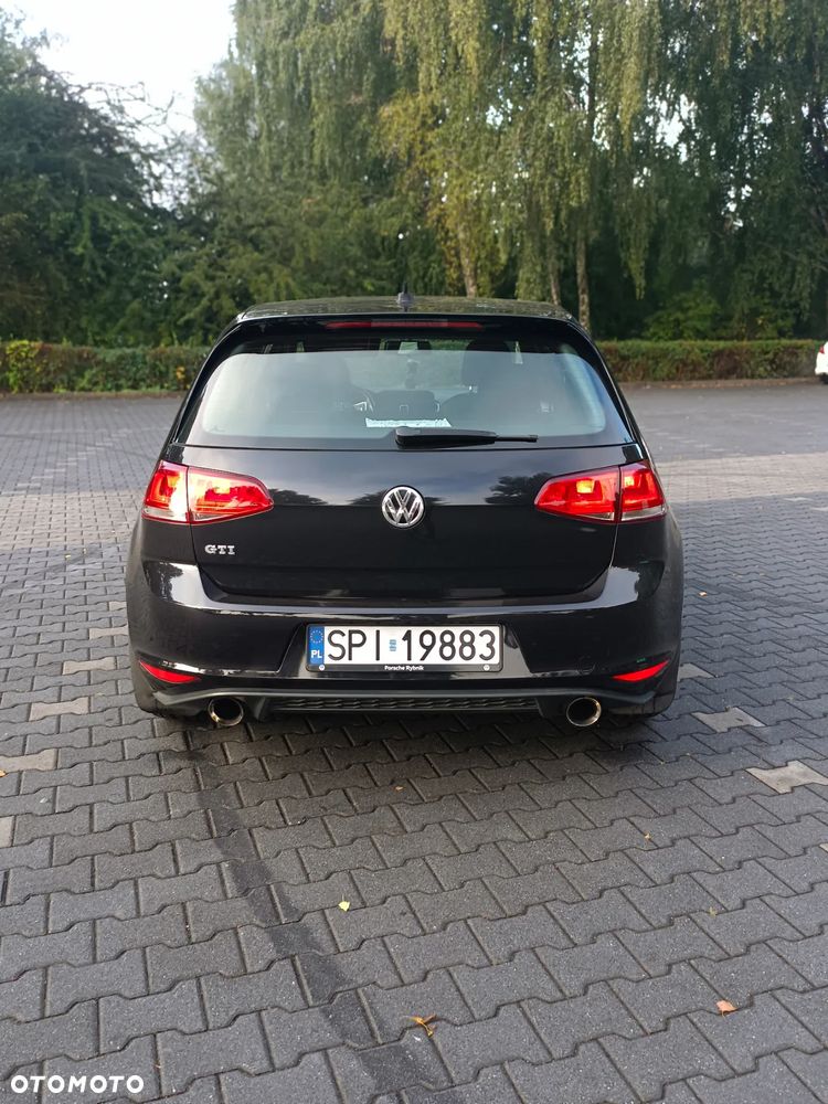 Volkswagen Golf - 9
