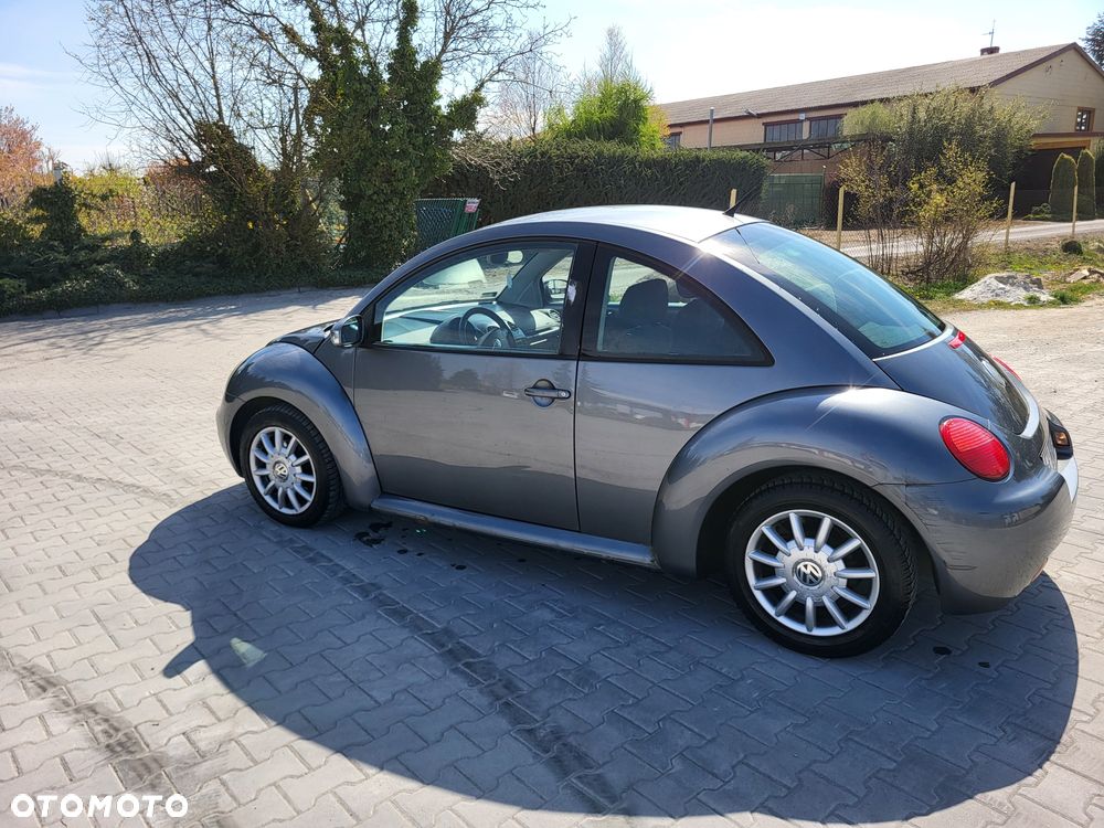 Volkswagen New Beetle - 2
