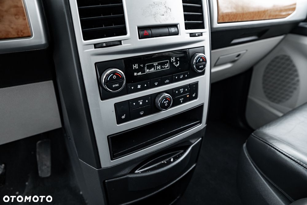 Chrysler Grand Voyager 2.8 CRD Limited - 30