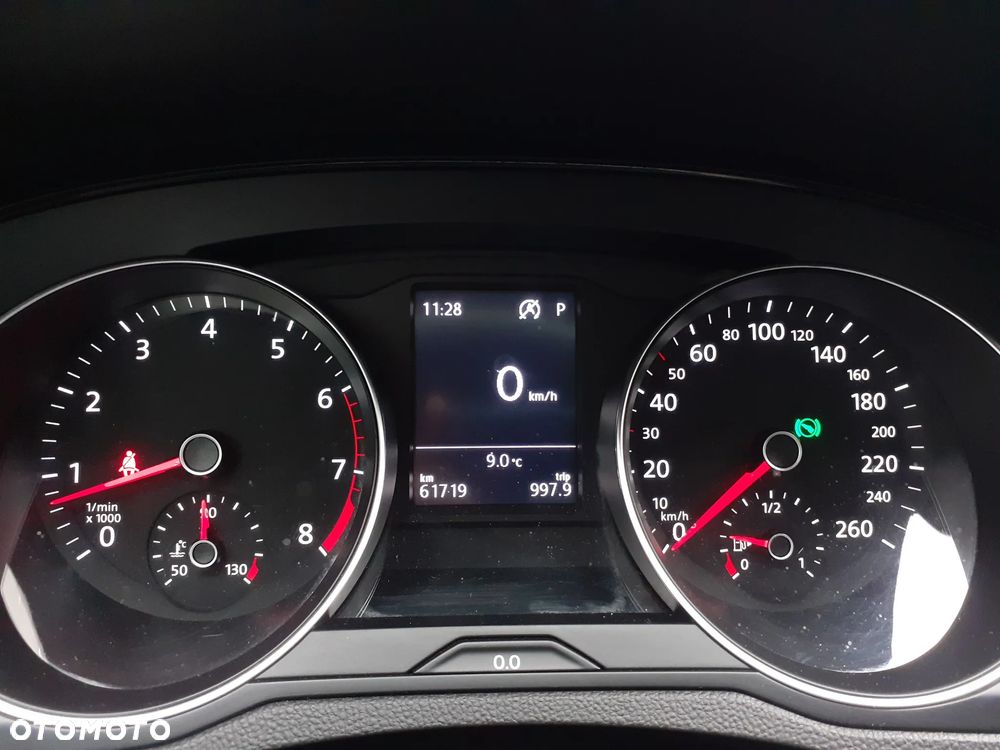 Volkswagen Passat - 11