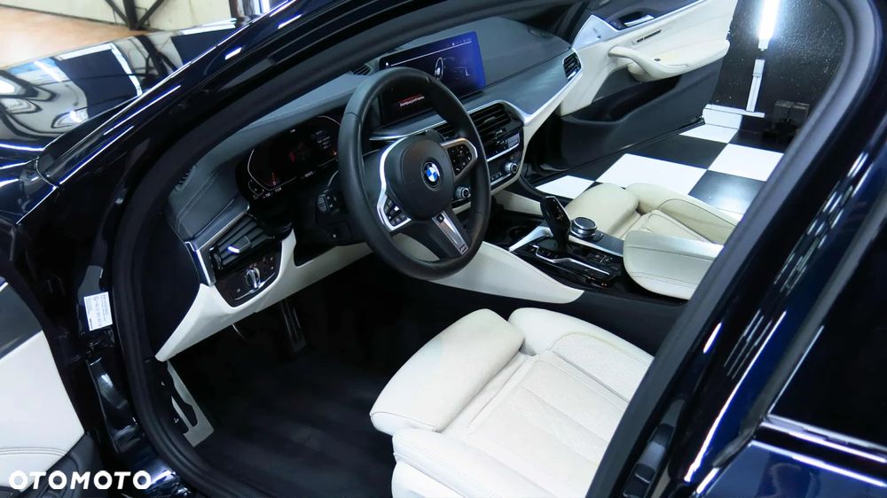 BMW Seria 5 520d xDrive M Sport sport - 18