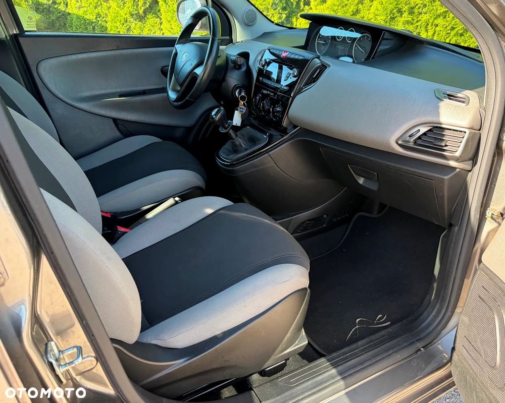 Lancia Ypsilon 1.2 8V Gold - 11