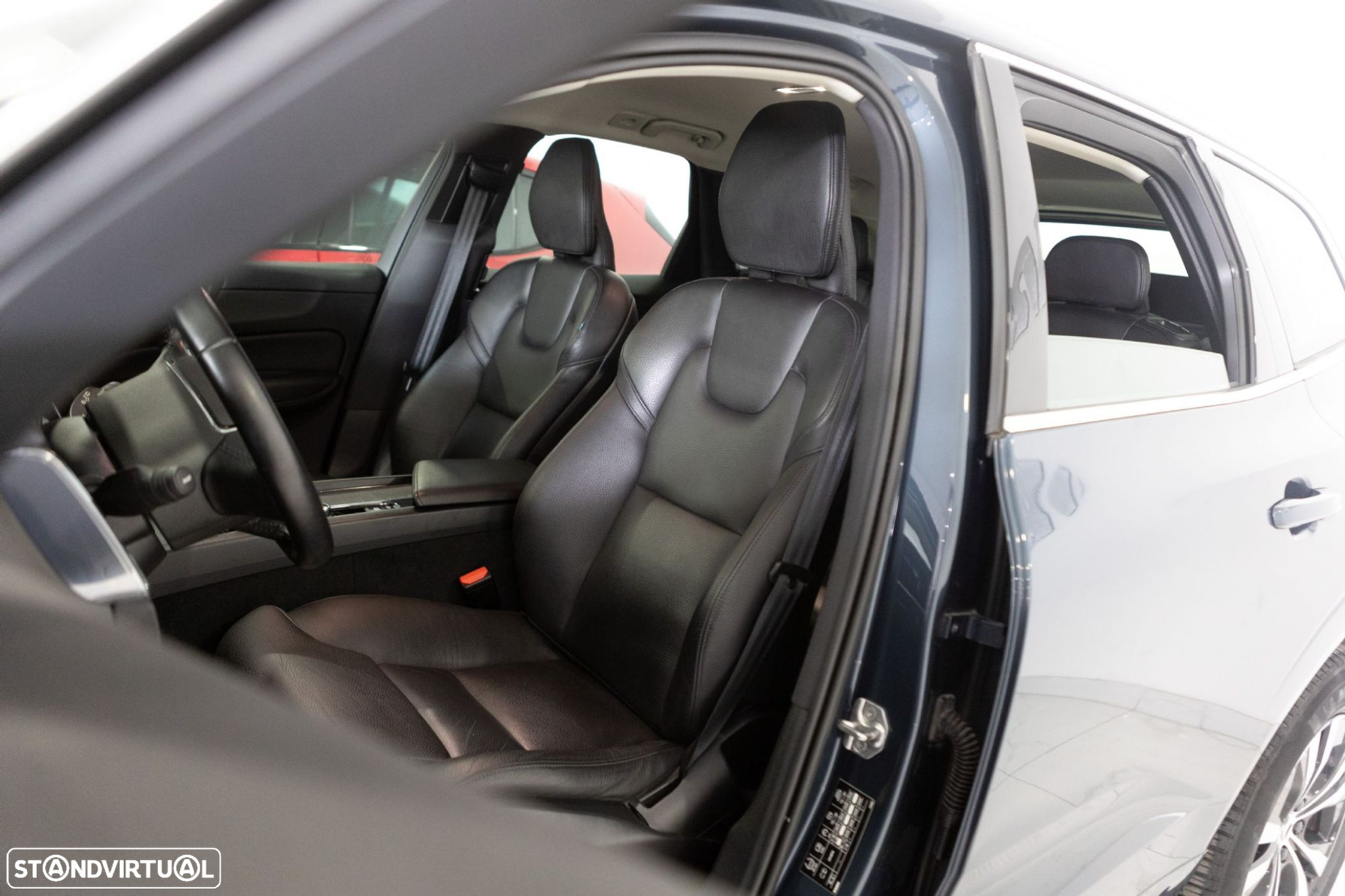 Volvo XC 60 B4 D AWD Geartronic Momentum - 37