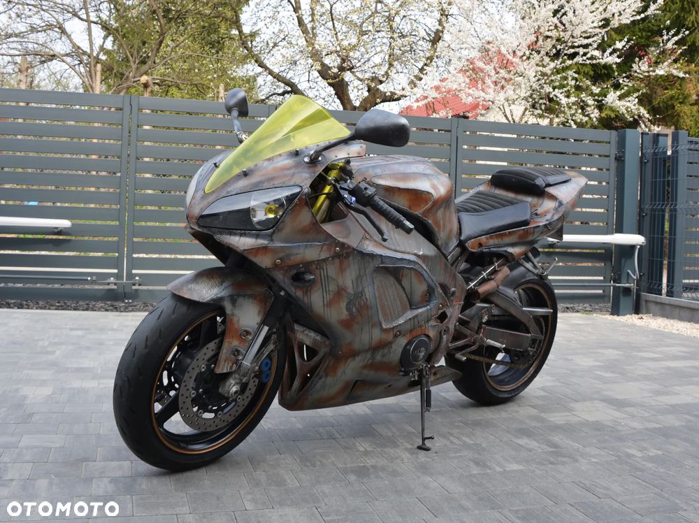 Yamaha R1 - 1