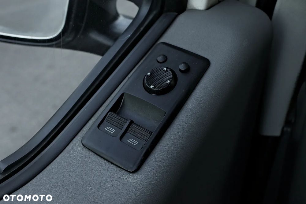 Volkswagen Multivan - 32
