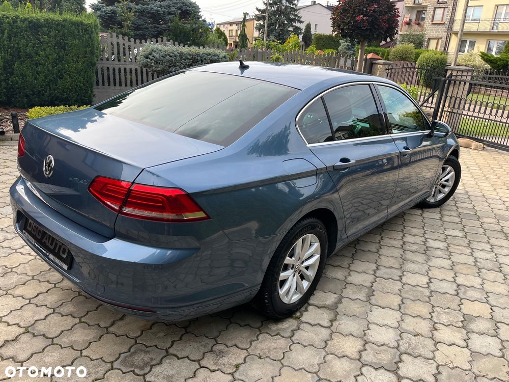 Volkswagen Passat - 4