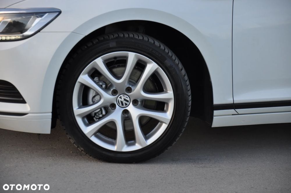 Volkswagen Passat 2.0 TDI SCR Comfortline - 11