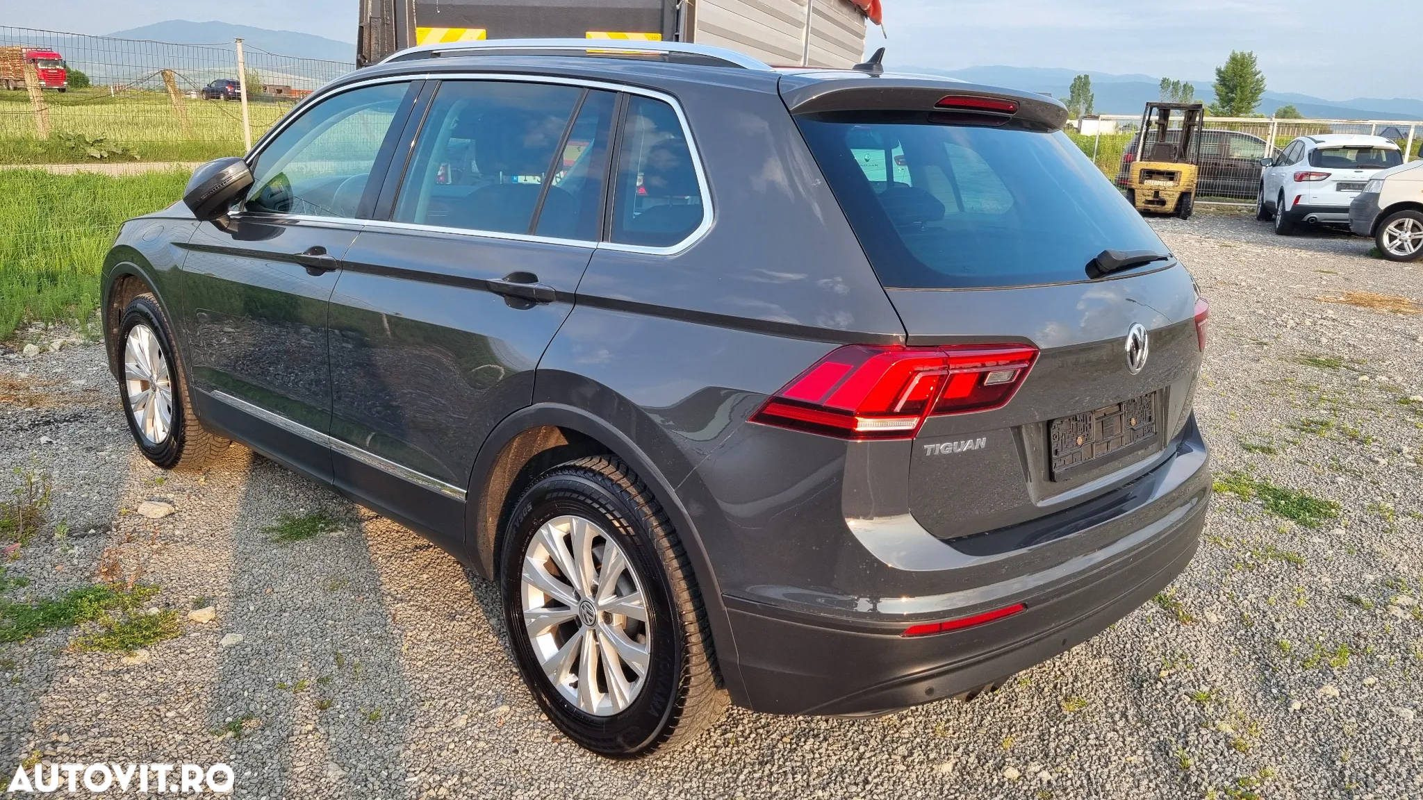 Volkswagen Tiguan 2.0 TDI SCR 4MOTION (BlueMotion Tech) Comfortline - 37