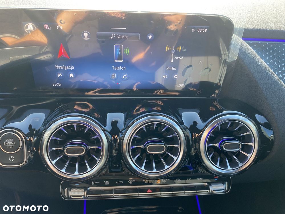 Mercedes-Benz GLA - 14