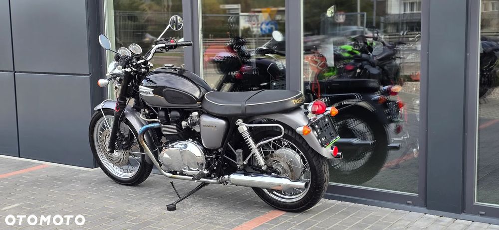 Triumph Bonneville - 26