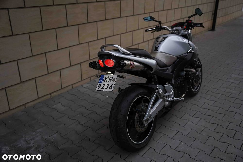 Suzuki GSR - 6
