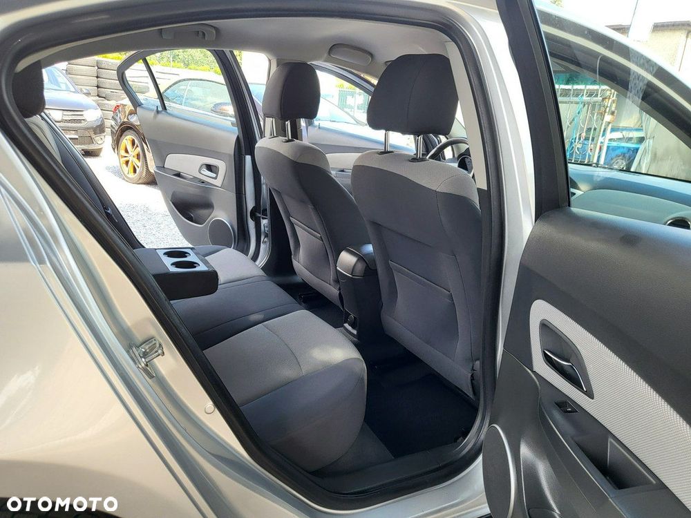 Chevrolet Cruze - 23