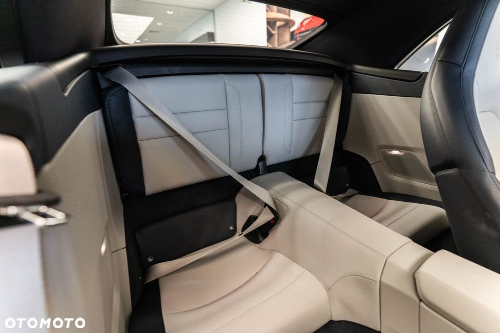 Porsche 911 Carrera 4S - 11
