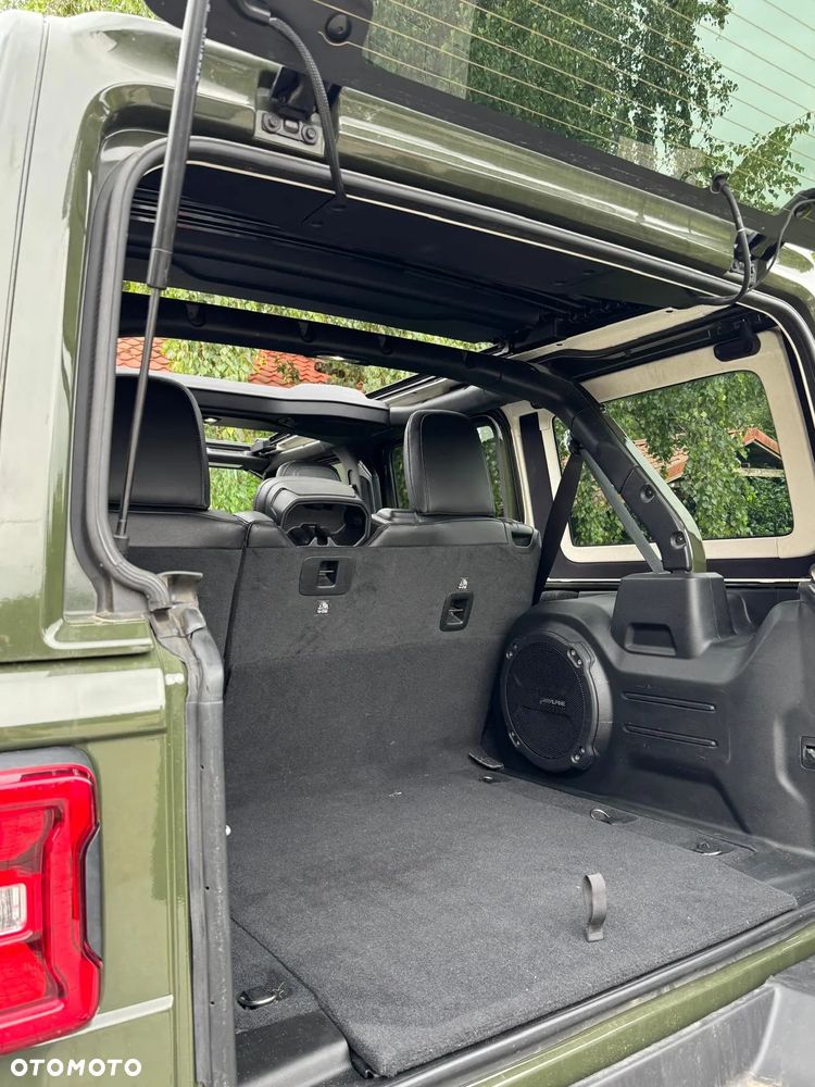 Jeep Wrangler - 12