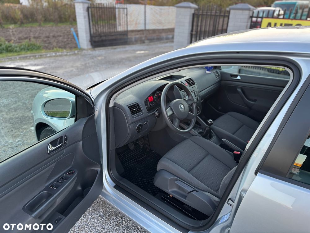 Volkswagen Golf - 5