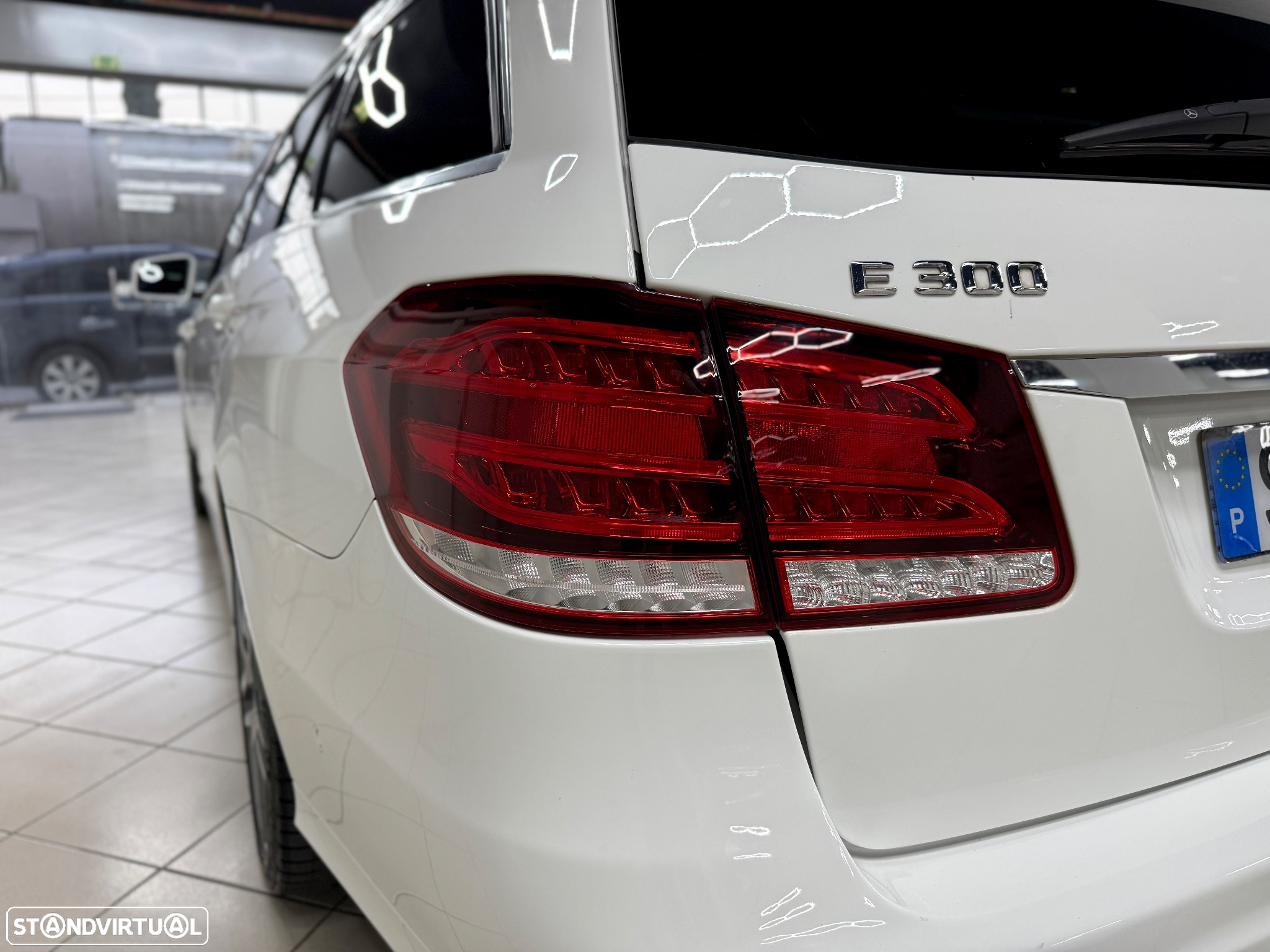 Mercedes-Benz E 300 Bluetec Hybrid Avantgarde - 19