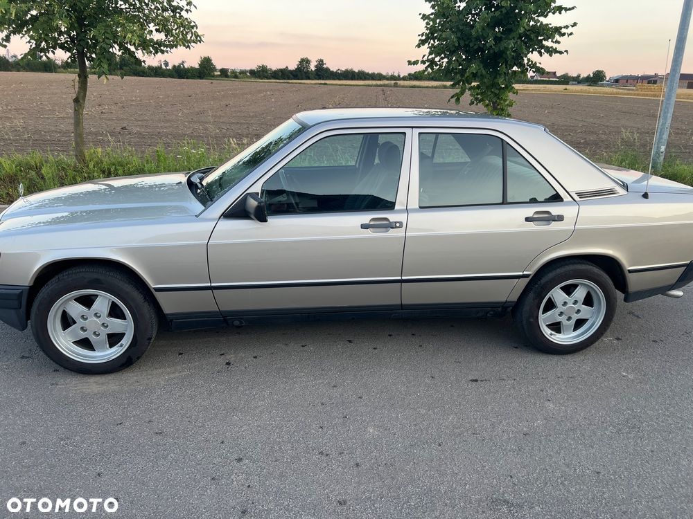 Mercedes-Benz W201 (190) - 24