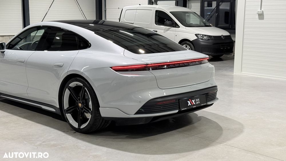 Porsche Taycan Turbo - 13