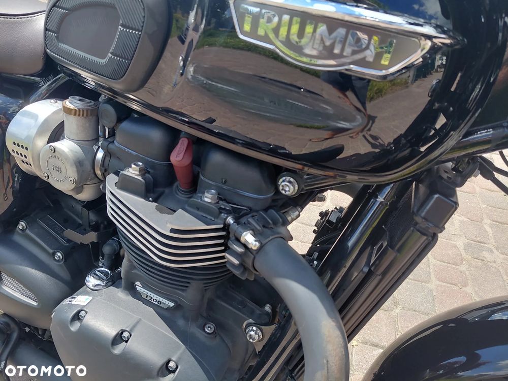 Triumph Bonneville - 14