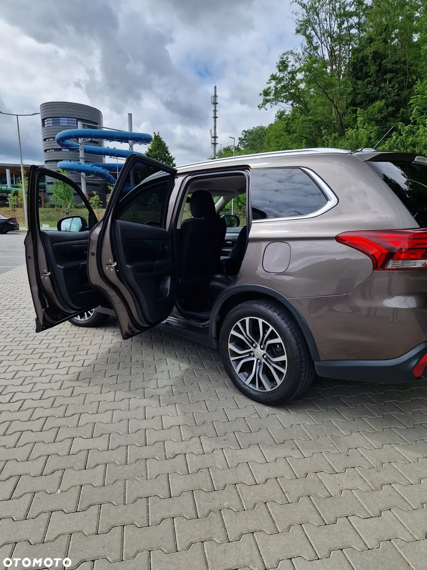 Mitsubishi Outlander 2.0 Instyle + 4WD CVT - 8