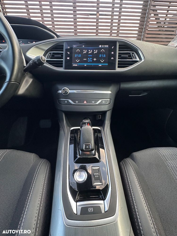 Peugeot 308 PureTech 130 GPF EAT8 Stop & Start Allure Business-Paket - 24