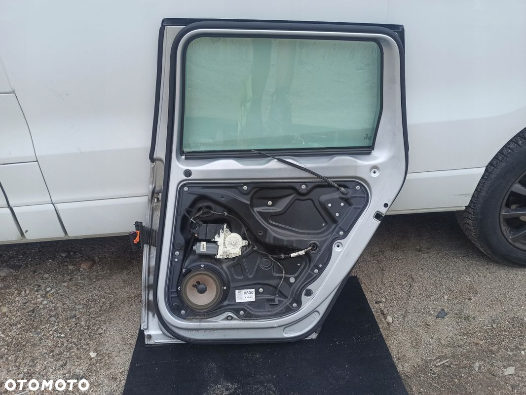 Drzwi prawy tył kompletne VW PASSAT B6 KOMBI LA7W - 12