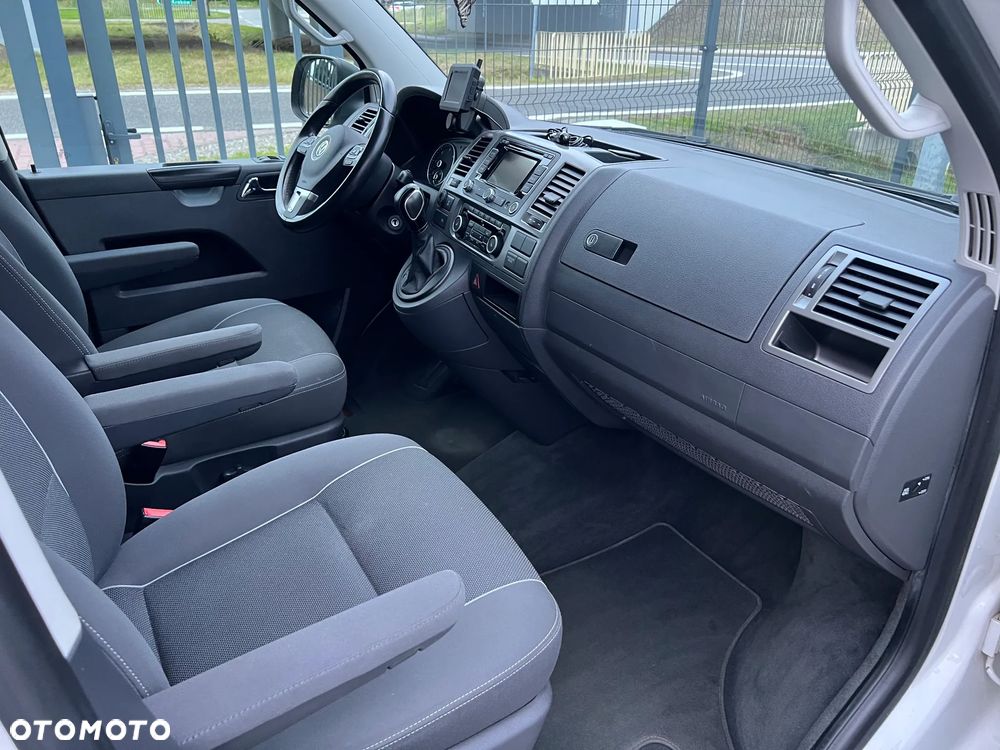 Volkswagen Multivan - 11