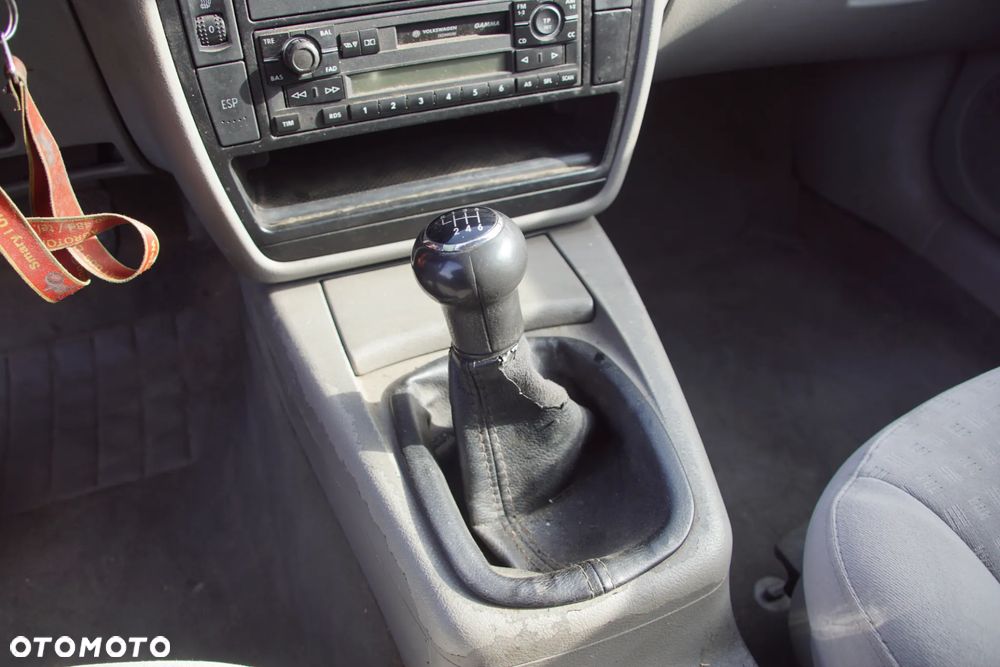 Auto na części - Volkswagen Passat B5 Lift 1.9 TDI 131 KM AVF FRK LD7W 2003R Silnik Skrzynia Drzwi Maska Błotnik Klapa Zderzak Lusterko Lampa Klamka Szyba Deska Kokpit Sterownik Moduł Czujnik Licznik Panel Kierownica - 12