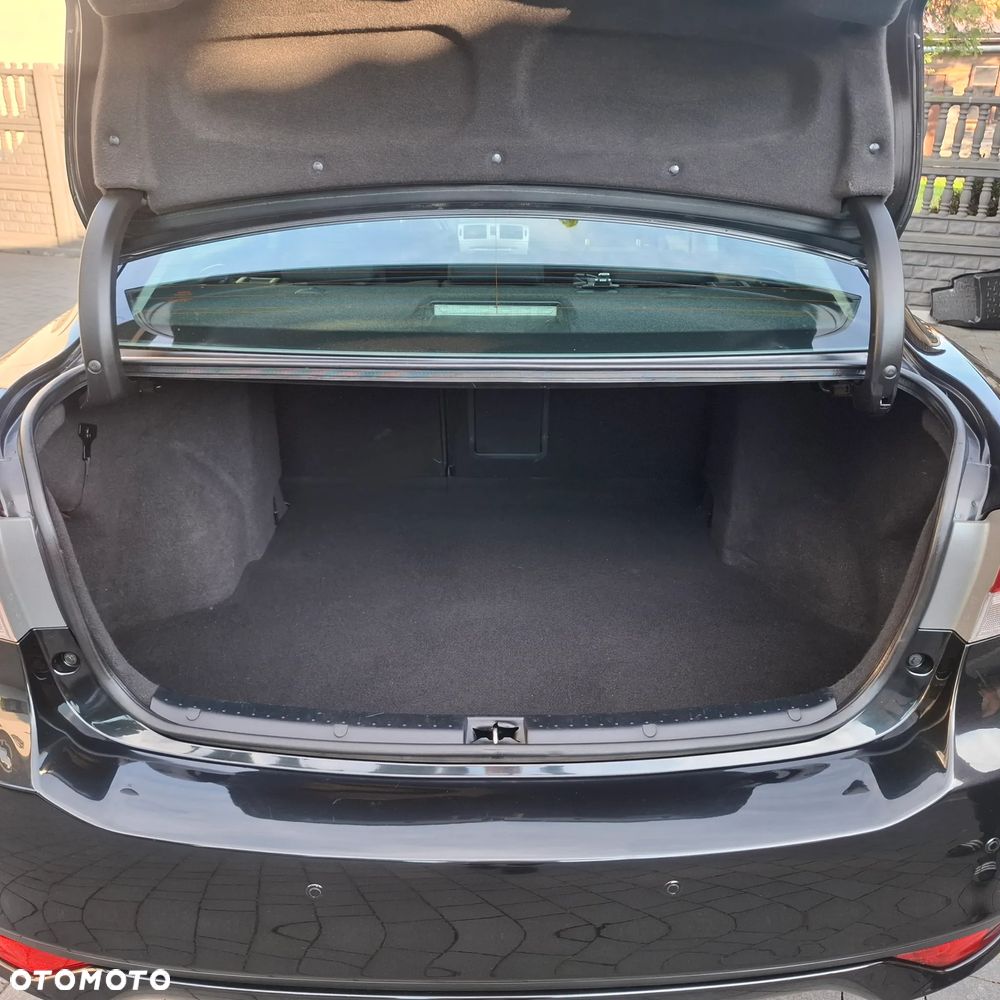 Toyota Avensis - 16