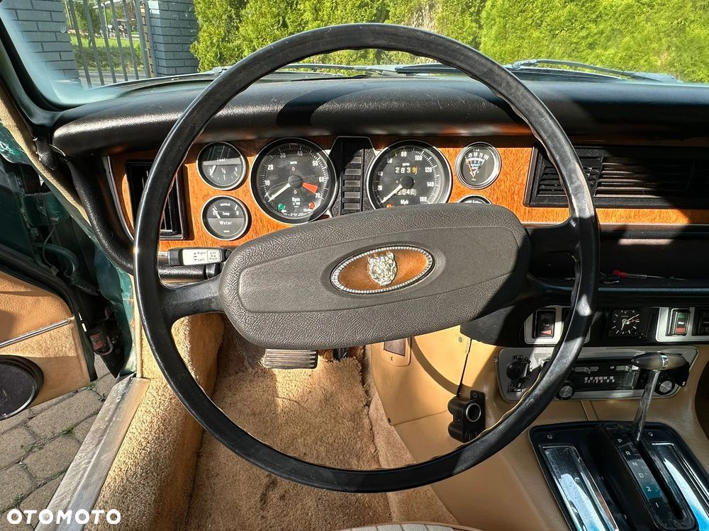 Jaguar XJ - 28