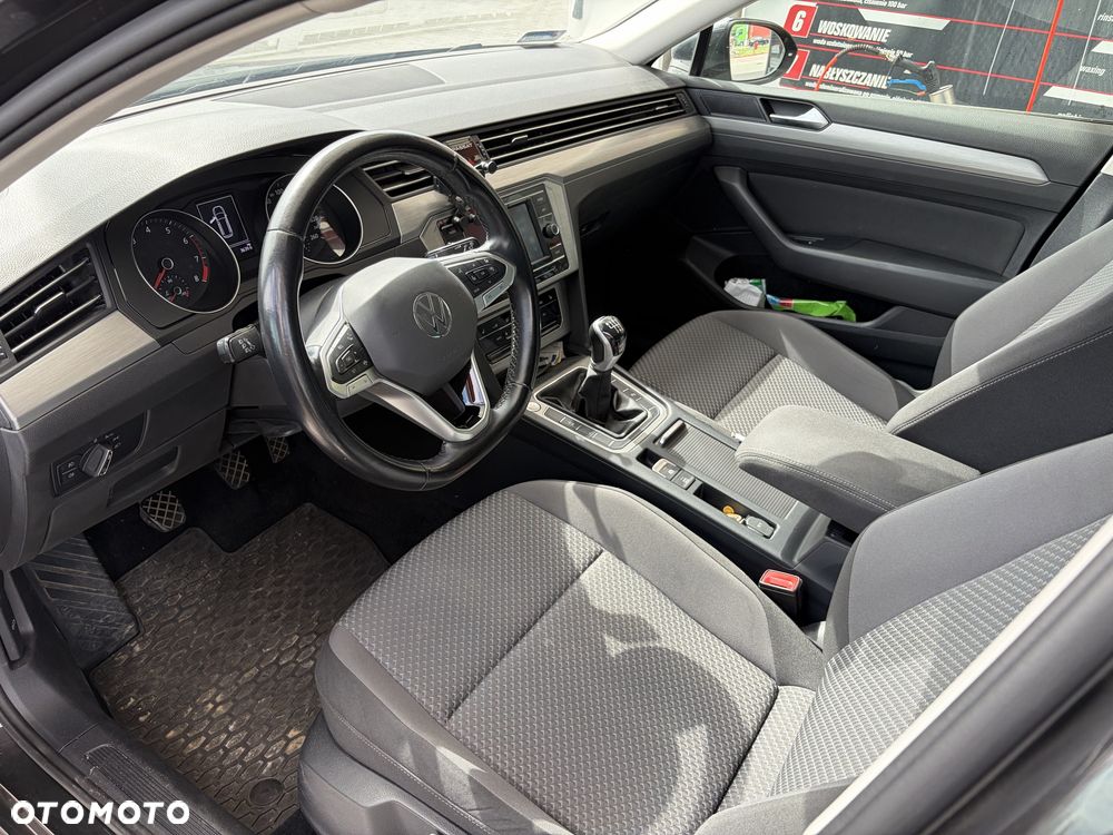 Volkswagen Passat - 8