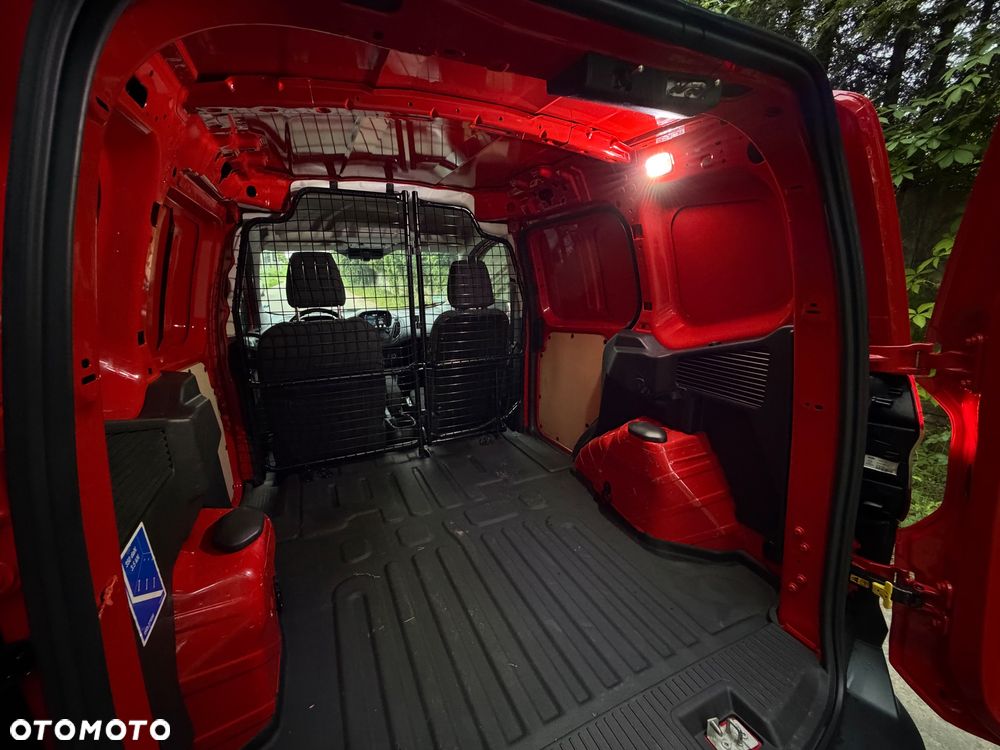 Ford Transit Courier - 23