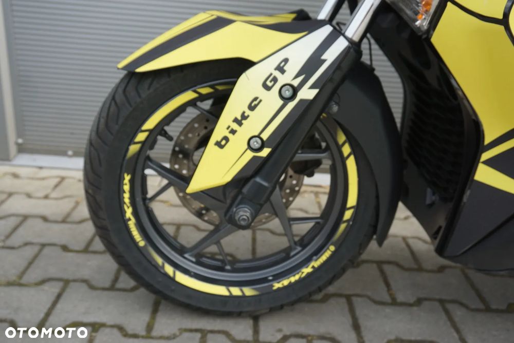 Yamaha X-max - 17
