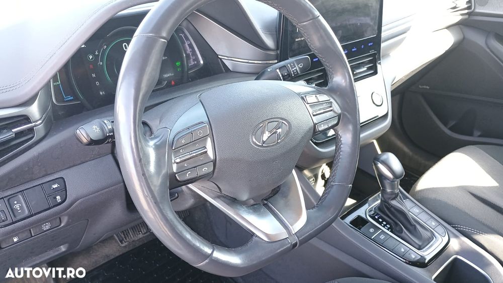Hyundai IONIQ - 8