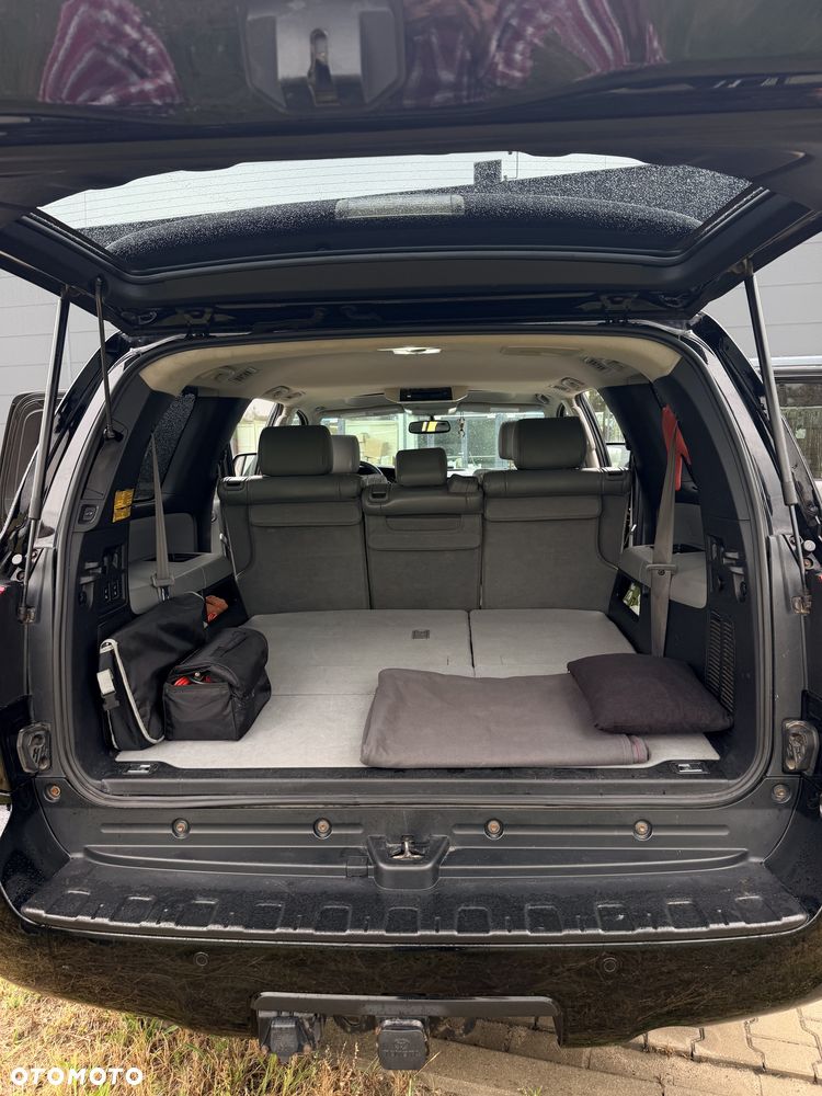 Toyota Sequoia - 7