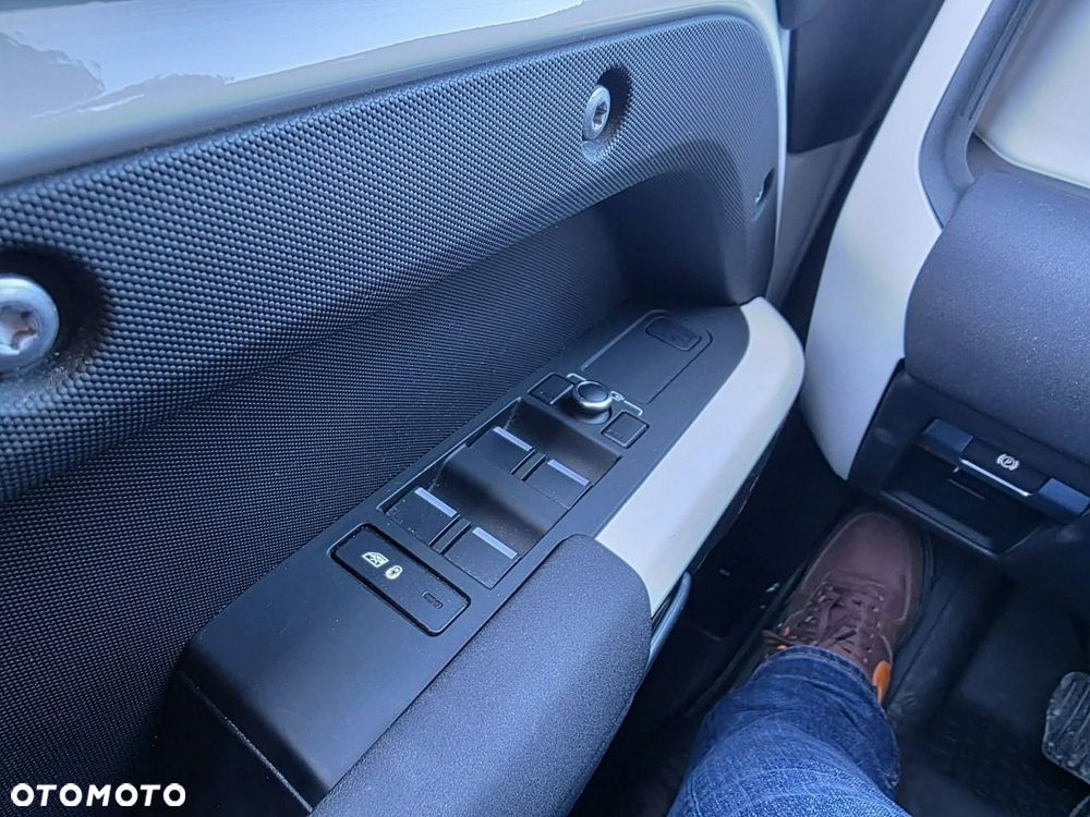 Land Rover Defender 2.0 P300 75th Limited Edition - 11