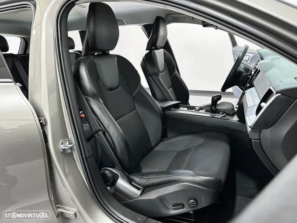 Volvo V60 2.0 D3 Momentum - 33