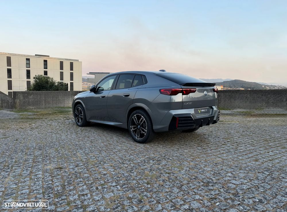 BMW iX2 eDrive20 Pack Desportivo M - 7