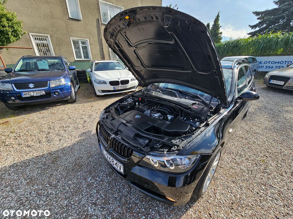 BMW Seria 3 318i Touring - 11