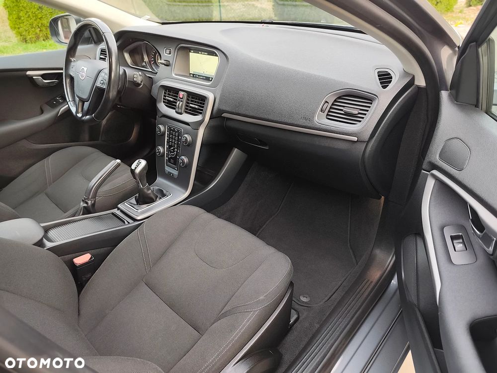 Volvo V40 D2 Momentum - 19