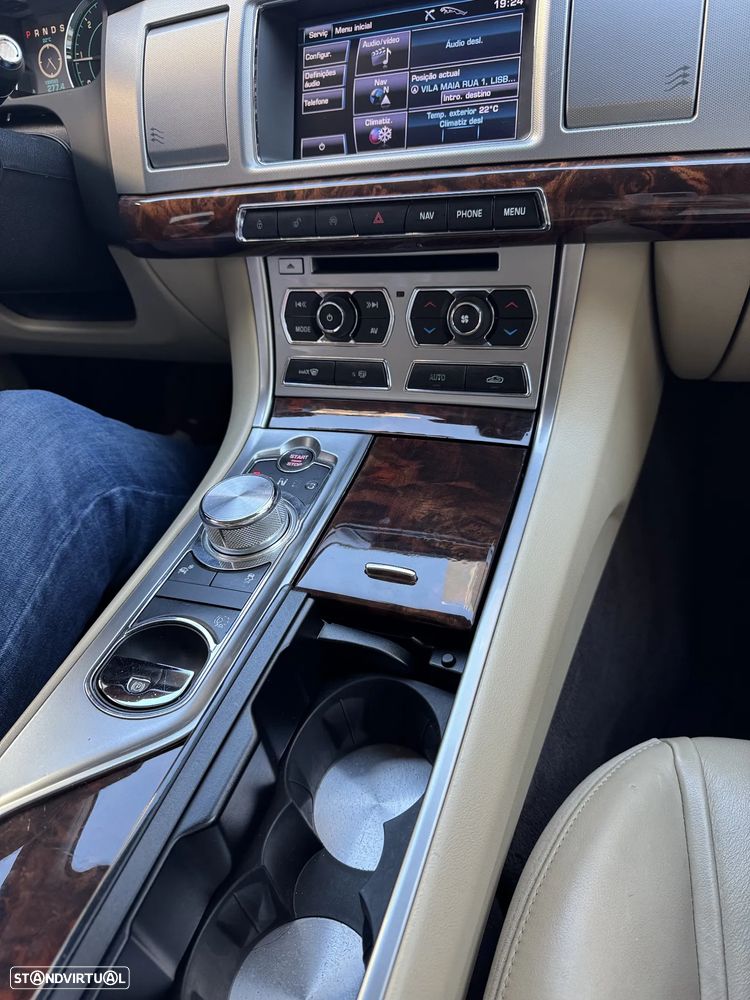 Jaguar XF 2.2 - 10
