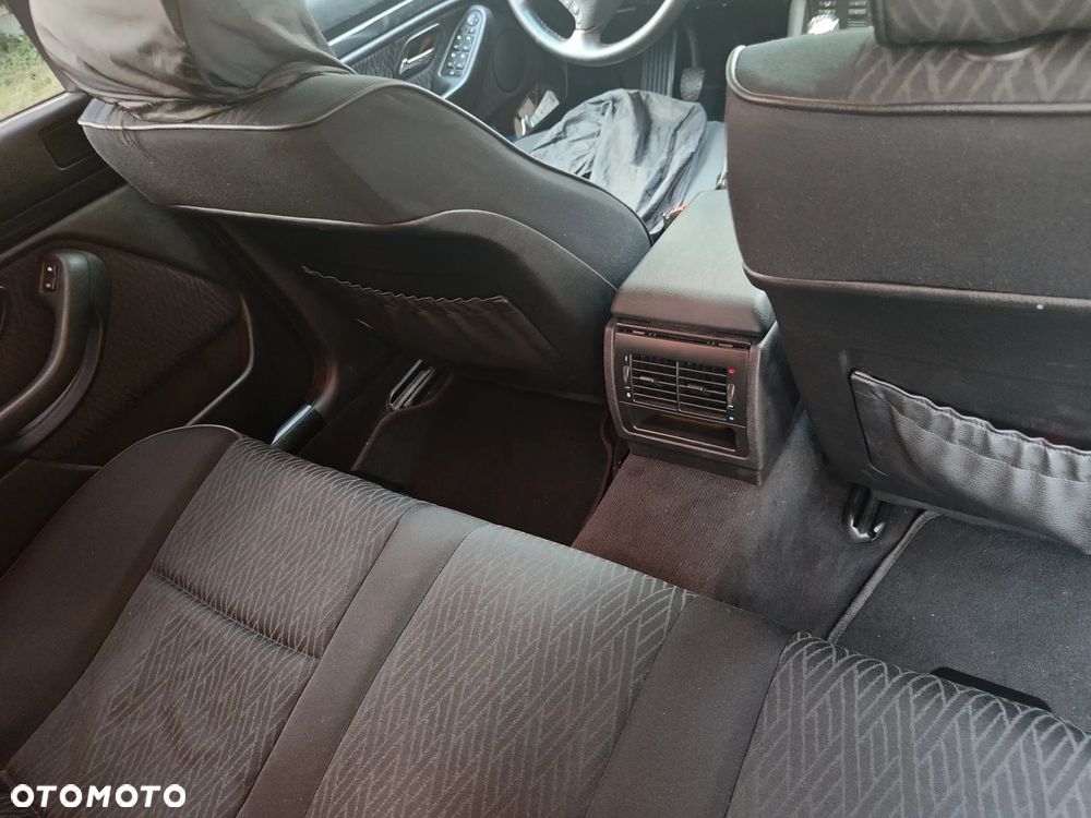 BMW Seria 5 525d Touring - 8